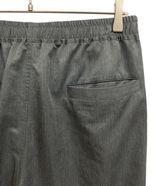 FreshService（フレッシュサービス）FreshService (フレッシュサービス) COOLFIBER TWO TUCK EASY PANTS グレー サイズ:Ｌの古着・服飾アイテム