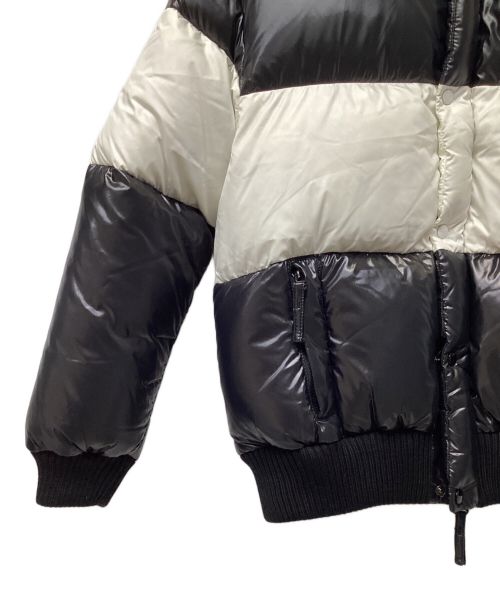 AKM（エーケーエム）AKM (エーケーエム) DUVETICA (デュベティカ) TONE TRACK MAN DOWN ブラック×ホワイト サイズ:Lの古着・服飾アイテム