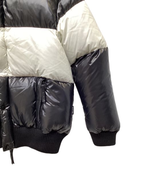 AKM（エーケーエム）AKM (エーケーエム) DUVETICA (デュベティカ) TONE TRACK MAN DOWN ブラック×ホワイト サイズ:Lの古着・服飾アイテム