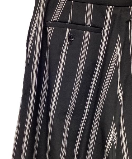 Y's（ワイズ）Y's (ワイズ) HARD TWISTED STRIPE PLEATED PANTS ブラック サイズ:2の古着・服飾アイテム