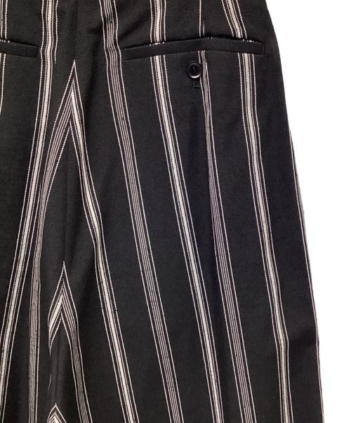 Y's（ワイズ）Y's (ワイズ) HARD TWISTED STRIPE PLEATED PANTS ブラック サイズ:2の古着・服飾アイテム