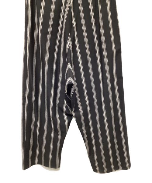Y's（ワイズ）Y's (ワイズ) HARD TWISTED STRIPE PLEATED PANTS ブラック サイズ:2の古着・服飾アイテム