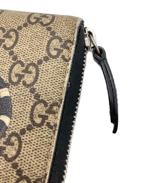 GUCCI（グッチ）GUCCI (グッチ) キングスネークプリントラウンドファスナー財布 ブラウンの古着・服飾アイテム