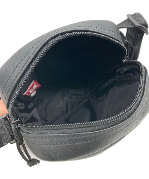 SUPREME（シュプリーム）Supreme (シュプリーム) レザーショルダーバッグ ブラックの古着・服飾アイテム