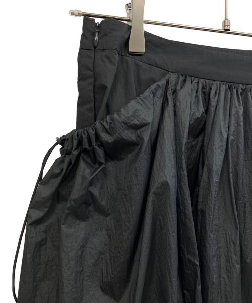 AMOMENTO（アモーメント）AMOMENTO (アモーメント) ナイロンシアーギャザースカート グレー サイズ:1の古着・服飾アイテム