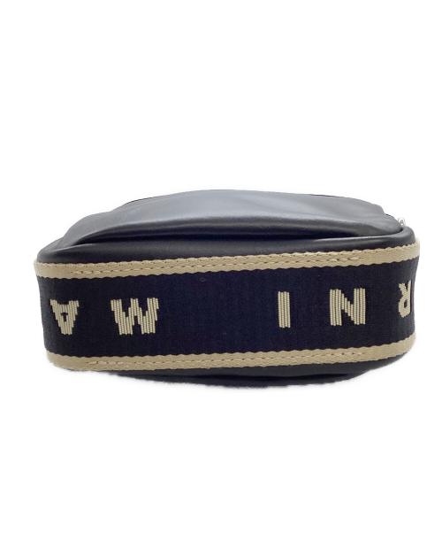 MARNI（マルニ）MARNI (マルニ) スモールBeyショルダーバッグ 00N99/ブラックの古着・服飾アイテム