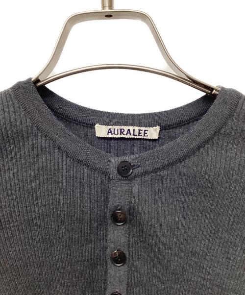 AURALEE（オーラリー）AURALEE (オーラリー) SUPER FINE WOOL HIGH GAUGE RIB KNIT SHORT CARDIGAN グレーの古着・服飾アイテム
