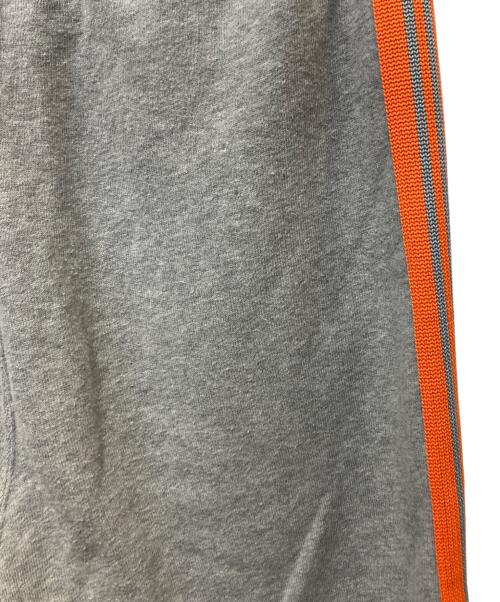 Needles（ニードルズ）Needles (ニードルズ) SWEAT TRACK PANT　22AW STUDIOUS別注 ライトグレー×オレンジ サイズ:Sの古着・服飾アイテム
