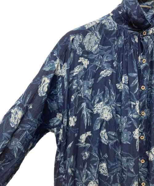 45R（フォーティファイブ・アール）45R (フォーティファイブ・アール) 長袖ワンピース　甘平ホウセンカプリントくしゅくしゅドレス ネイビー サイズ:Freeの古着・服飾アイテム