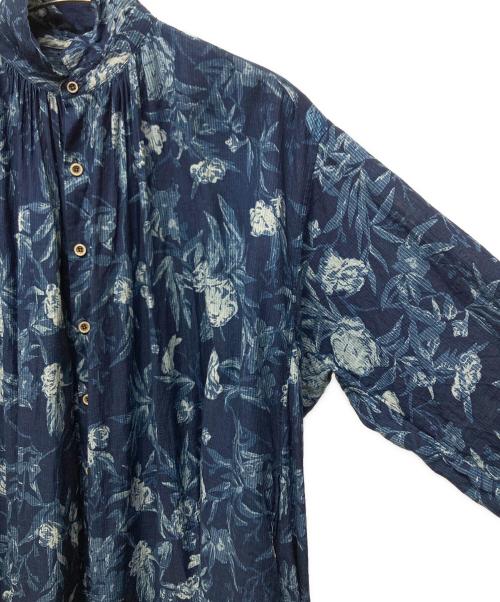 45R（フォーティファイブ・アール）45R (フォーティファイブ・アール) 長袖ワンピース　甘平ホウセンカプリントくしゅくしゅドレス ネイビー サイズ:Freeの古着・服飾アイテム