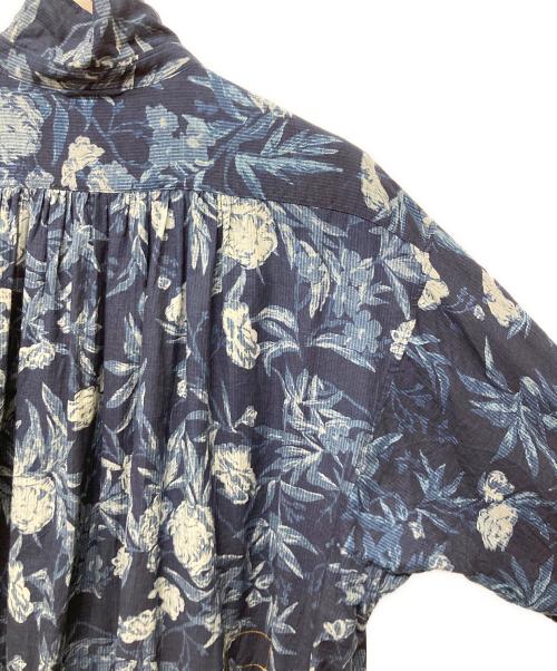 45R（フォーティファイブ・アール）45R (フォーティファイブ・アール) 長袖ワンピース　甘平ホウセンカプリントくしゅくしゅドレス ネイビー サイズ:Freeの古着・服飾アイテム