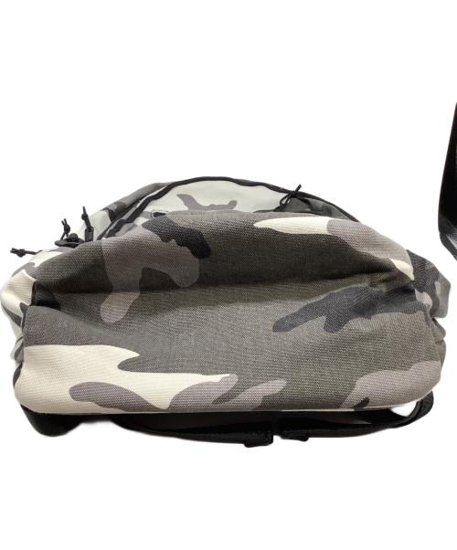 SUPREME（シュプリーム）Supreme (シュプリーム) リュック ライトグレー×ブラックの古着・服飾アイテム