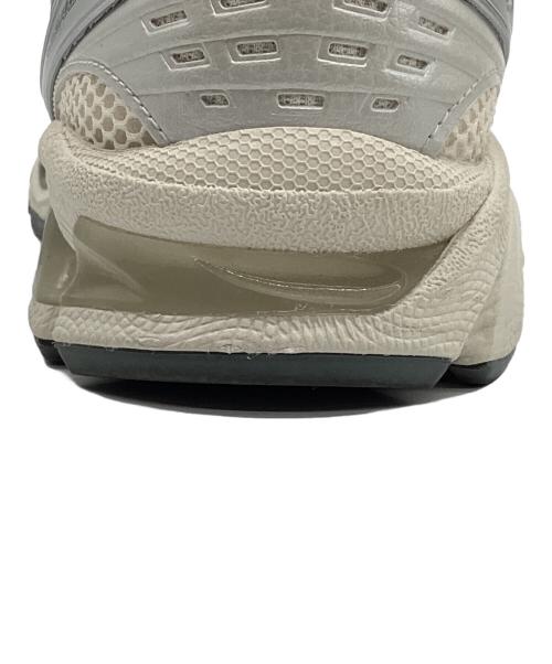 asics（アシックス）asics (アシックス) ゲルカヤノ ローカットスニーカー ホワイト×シルバーカラー サイズ:26.5の古着・服飾アイテム
