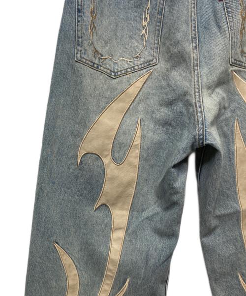 SUPPLIER（サプライヤー）SUPPLIER (サプライヤー) Tribal Leather Patch Baggy Denim インディゴ サイズ:Ｌの古着・服飾アイテム