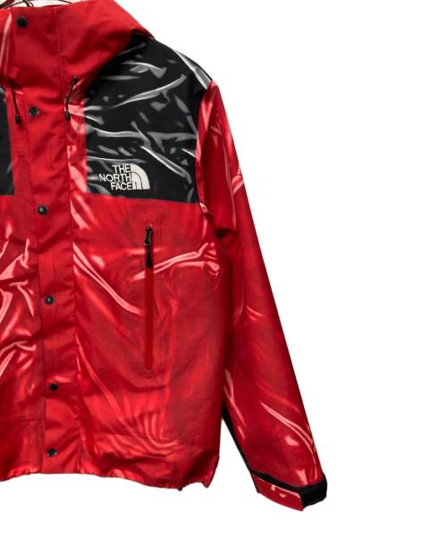 THE NORTH FACE × Supreme（ザノースフェイス×シュプリーム）THE NORTH FACE × Supreme (ザノースフェイス×シュプリーム) Trompe Loeil Printed Taped Seam Shell Jacket レッド サイズ:Mの古着・服飾アイテム