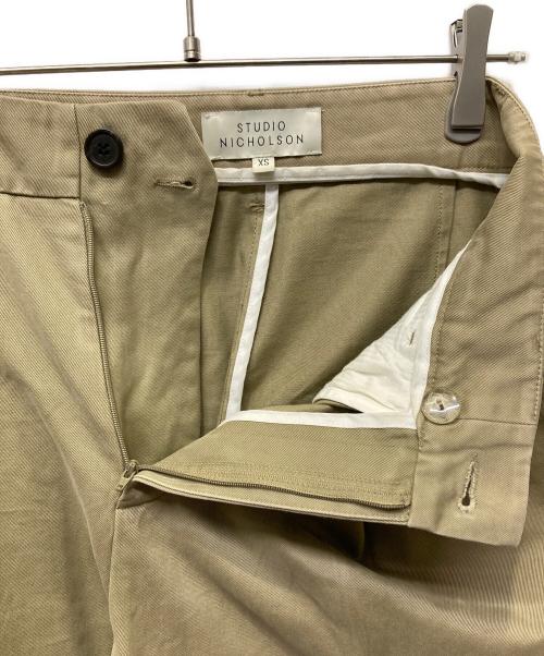 STUDIO NICHOLSON（スタジオ ニコルソン）STUDIO NICHOLSON (スタジオ ニコルソン) タックチノパン ベージュ サイズ:xsの古着・服飾アイテム