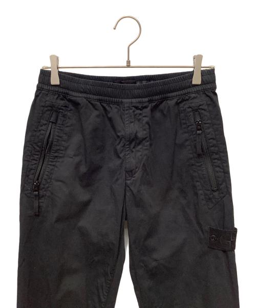 STONE ISLAND（ストーンアイランド）STONE ISLAND (ストーンアイランド) ゴーストピース ワッペンロゴ テーパードリブパンツ ブラック サイズ:71の古着・服飾アイテム