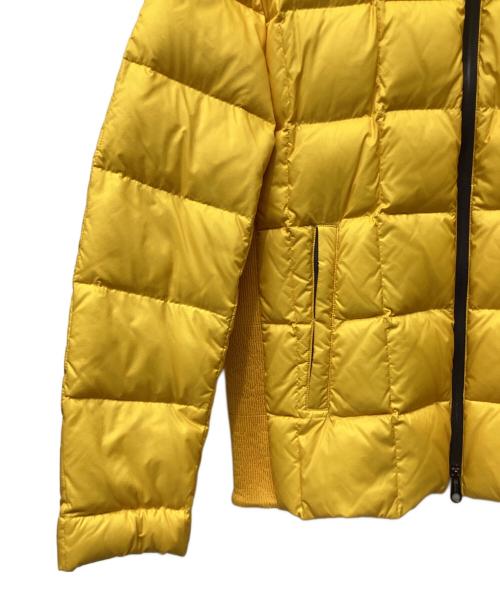 ARMANI COLLEZIONI（アルマーニ コレツィオーニ）ARMANI COLLEZIONI (アルマーニ コレツィオーニ) ダウンジャケット イエロー サイズ:54の古着・服飾アイテム