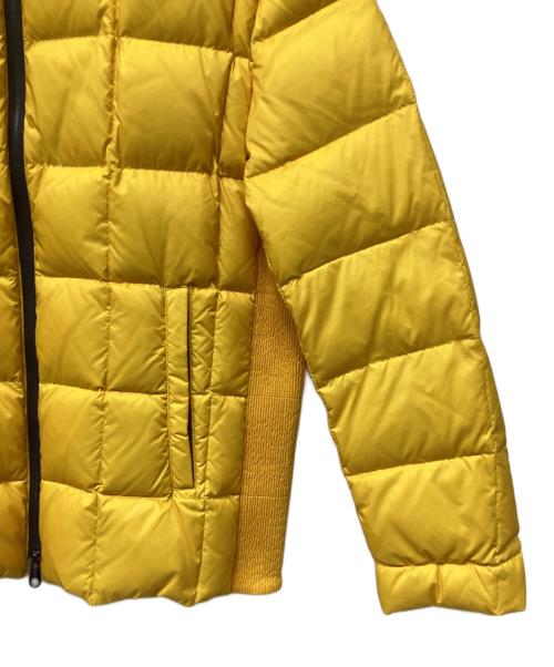 ARMANI COLLEZIONI（アルマーニ コレツィオーニ）ARMANI COLLEZIONI (アルマーニ コレツィオーニ) ダウンジャケット イエロー サイズ:54の古着・服飾アイテム
