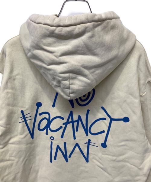 stussy（ステューシー）stussy (ステューシー) No Vacancy Inn (ノーバカンシーイン) プルオーバーパーカー アイボリー サイズ:Mの古着・服飾アイテム