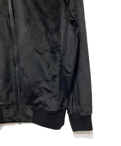 1piu1uguale3（ウノピュウノウグァーレトレ）1piu1uguale3 (ウノピュウノウグァーレトレ) ベロアジャージ ブラック サイズ:Vの古着・服飾アイテム