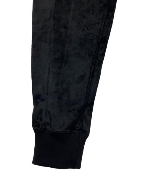 1piu1uguale3（ウノピュウノウグァーレトレ）1piu1uguale3 (ウノピュウノウグァーレトレ) ベロアパンツ ブラック サイズ:Vの古着・服飾アイテム