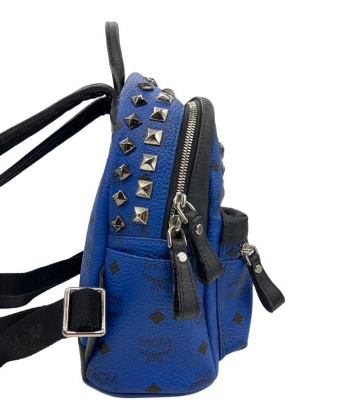 MCM（エムシーエム）MCM (エムシーエム) スタッズリュック ブルーの古着・服飾アイテム