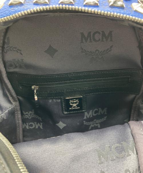 MCM（エムシーエム）MCM (エムシーエム) スタッズリュック ブルーの古着・服飾アイテム