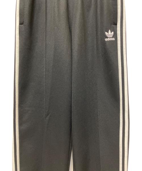 adidas（アディダス）adidas (アディダス) バギーフィットファイヤーバードトラックパンツ ブラック サイズ:XSの古着・服飾アイテム