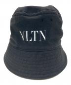 VALENTINO GARAVANIヴァレンティノ・ガラヴァーニ）の古着「VLTN ロゴプリントバケットハット」｜ブラック