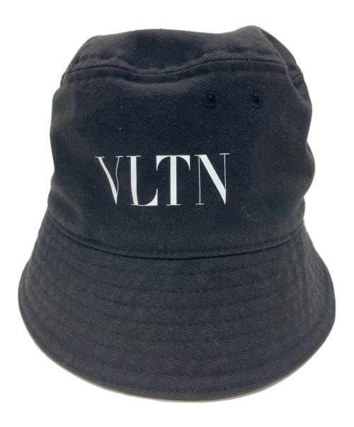 VALENTINO GARAVANI（ヴァレンティノ・ガラヴァーニ）VALENTINO GARAVANI (ヴァレンティノ・ガラヴァーニ) VLTN ロゴプリントバケットハット ブラック サイズ:59の古着・服飾アイテム