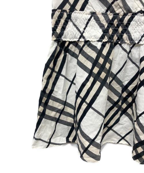 BURBERRY BLUE LABEL（バーバリー ブルー レーベル）BURBERRY BLUE LABEL (バーバリー ブルー レーベル) ノースリーブブラウス ホワイト×ブラック サイズ:38の古着・服飾アイテム