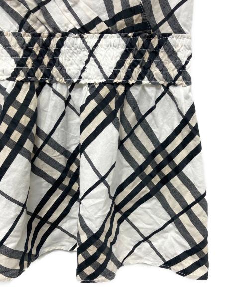 BURBERRY BLUE LABEL（バーバリー ブルー レーベル）BURBERRY BLUE LABEL (バーバリー ブルー レーベル) ノースリーブブラウス ホワイト×ブラック サイズ:38の古着・服飾アイテム