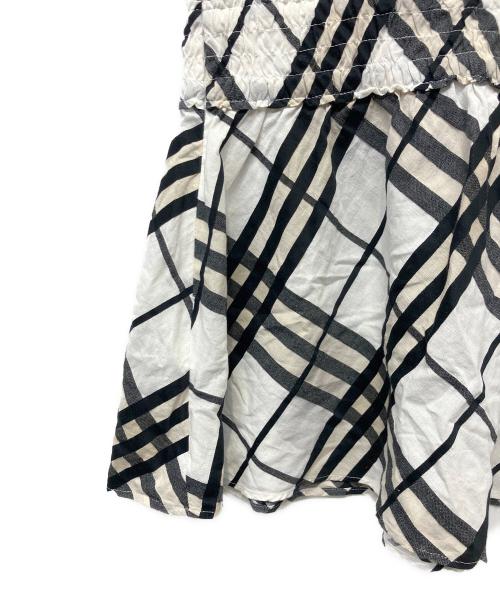 BURBERRY BLUE LABEL（バーバリー ブルー レーベル）BURBERRY BLUE LABEL (バーバリー ブルー レーベル) ノースリーブブラウス ホワイト×ブラック サイズ:38の古着・服飾アイテム