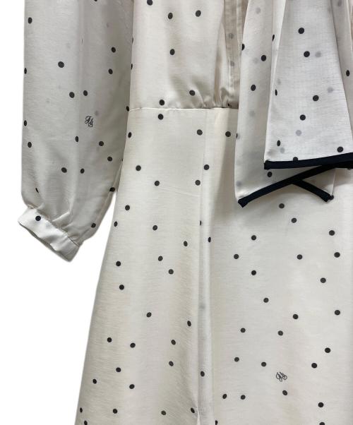 JUSGLITTY（ジャスグリッティー）JUSGLITTY (ジャスグリッティー) プリントボウタイワンピース ホワイトの古着・服飾アイテム