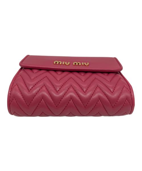 MIU MIU（ミュウミュウ）MIU MIU (ミュウミュウ) 3つ折り財布 ピンクの古着・服飾アイテム