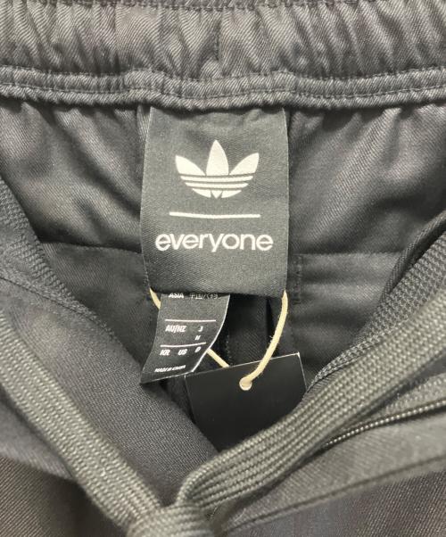 adidas（アディダス）adidas (アディダス) everyone (エブリワン) トラックパンツ ブラック サイズ:M 未使用品の古着・服飾アイテム