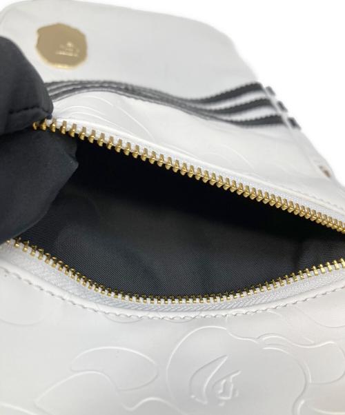 BAPE BY A BATHING APE（ベイプバイアベイシングエイプ）BAPE BY A BATHING APE (ベイプバイアベイシングエイプ) adidas (アディダス) ショルダーバッグ ホワイトの古着・服飾アイテム