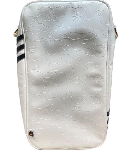 BAPE BY A BATHING APE（ベイプバイアベイシングエイプ）BAPE BY A BATHING APE (ベイプバイアベイシングエイプ) adidas (アディダス) ショルダーバッグ ホワイトの古着・服飾アイテム