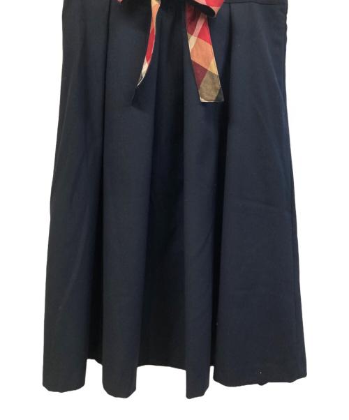 BLUE LABEL CRESTBRIDGE（ブルーレーベルクレストブリッジ）BLUE LABEL CRESTBRIDGE (ブルーレーベルクレストブリッジ) スカート ネイビー サイズ:38の古着・服飾アイテム