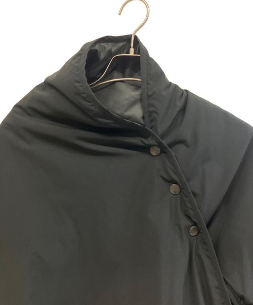 Y's（ワイズ）Y's (ワイズ) POLYESTER PADDED TYPEWRITER LEFT SLEEVE CAPE ブラック サイズ:2の古着・服飾アイテム