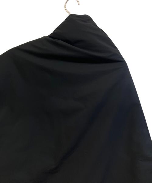 Y's（ワイズ）Y's (ワイズ) POLYESTER PADDED TYPEWRITER LEFT SLEEVE CAPE ブラック サイズ:2の古着・服飾アイテム