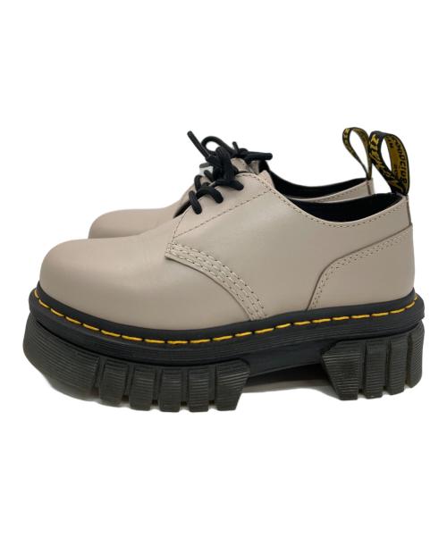Dr.Martens（ドクターマーチン）Dr.Martens (ドクターマーチン) ドレスシューズ ベージュ サイズ:5(US)の古着・服飾アイテム