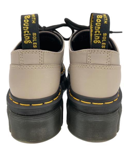 Dr.Martens（ドクターマーチン）Dr.Martens (ドクターマーチン) ドレスシューズ ベージュ サイズ:5(US)の古着・服飾アイテム