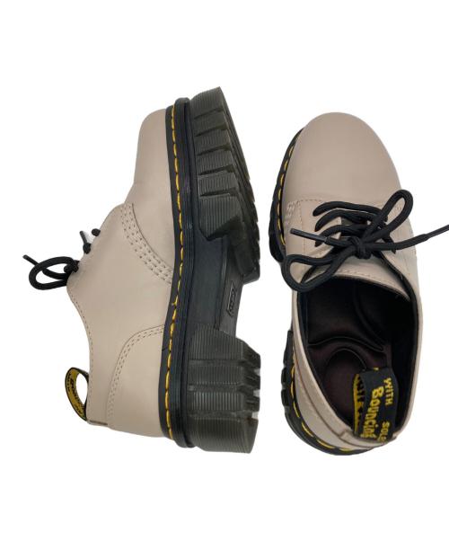 Dr.Martens（ドクターマーチン）Dr.Martens (ドクターマーチン) ドレスシューズ ベージュ サイズ:5(US)の古着・服飾アイテム