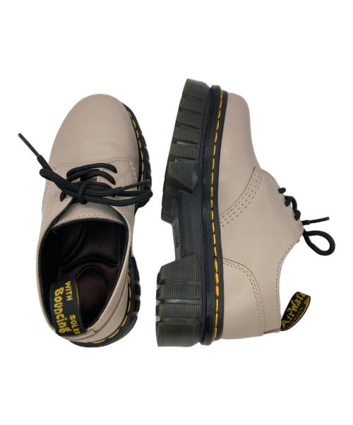 Dr.Martens（ドクターマーチン）Dr.Martens (ドクターマーチン) ドレスシューズ ベージュ サイズ:5(US)の古着・服飾アイテム