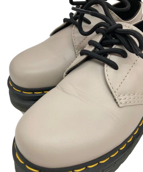 Dr.Martens（ドクターマーチン）Dr.Martens (ドクターマーチン) ドレスシューズ ベージュ サイズ:5(US)の古着・服飾アイテム