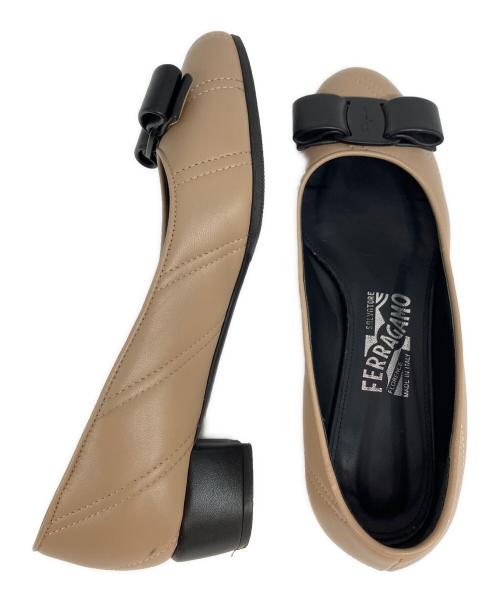 Salvatore Ferragamo（サルヴァトーレ フェラガモ）Salvatore Ferragamo (サルヴァトーレ フェラガモ) リボンパンプス ベージュ×ブラック サイズ:5 1/2の古着・服飾アイテム