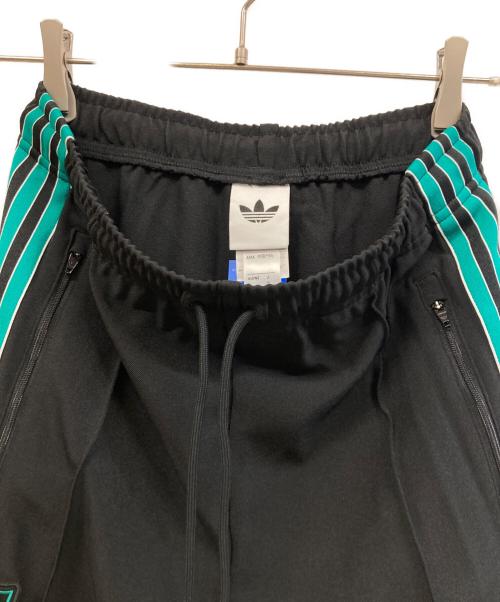 adidas（アディダス）adidas (アディダス) トラックパンツ ブラック×グリーン サイズ:M 未使用品の古着・服飾アイテム