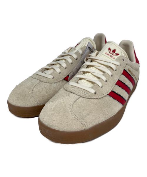 adidas（アディダス）adidas (アディダス) Gazelle Manchester United Terrace Icons ベージュ×レッド サイズ: 24cm 未使用品の古着・服飾アイテム